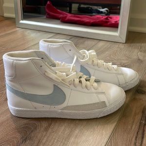 Nike blazer shoes (size 7W)
